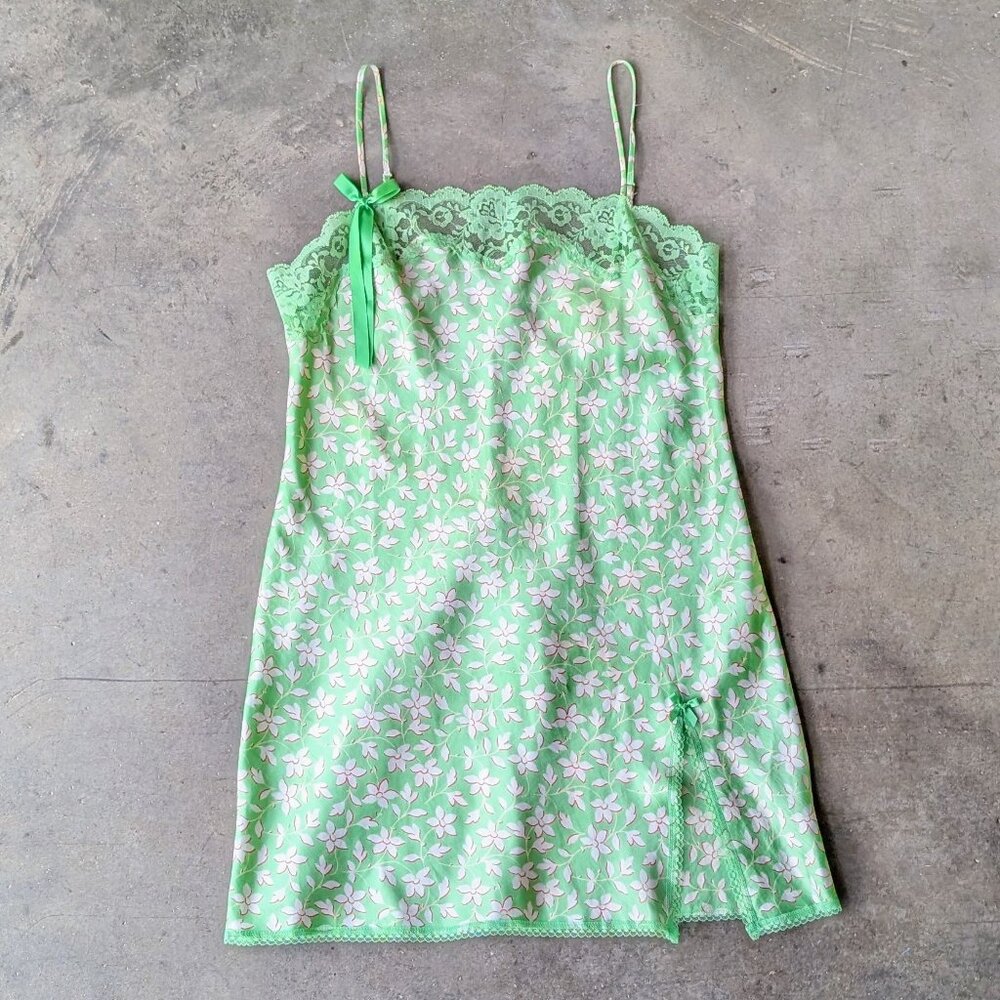 Vintage Y2K Victoria's Secret Angels Green Floral Lace Trim Chemise Slip medium